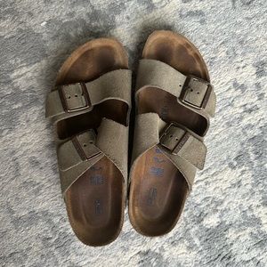 Birkenstock Arizona sandals - taupe suede - size 39 (8/8.5)